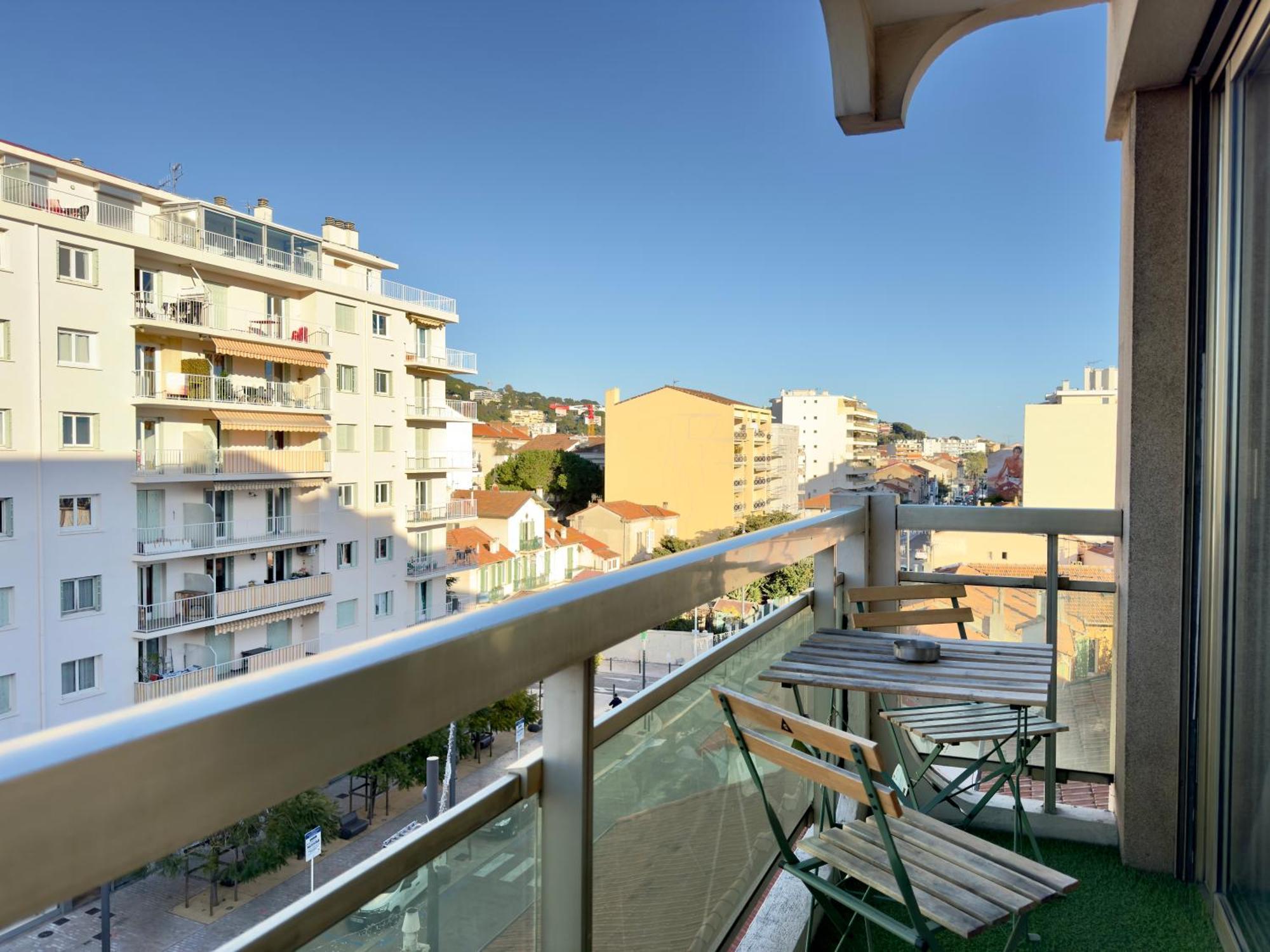 L'ALEXANDRA - TRÉS BEAU 2P - PARKING PRIVÉ - A 5min DES PLAGES DU MIDI Cannes Extérieur photo